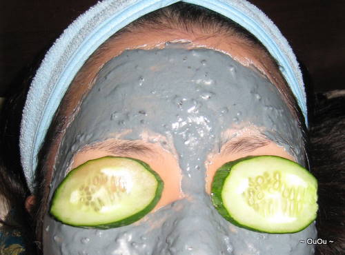 Placing a cucumber slice over the eyes not only soothes them, but also reduces swelling.